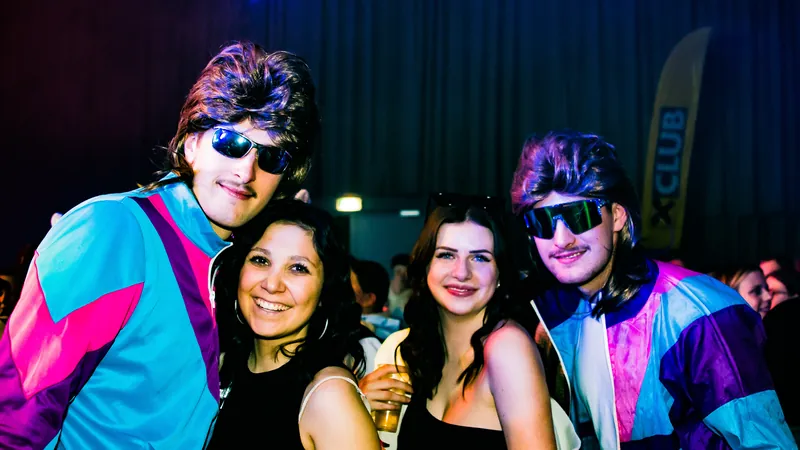 Bild 3 mit Impressionen von vergangenen Zeitreise Parties
