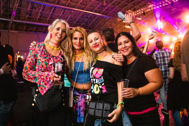 Bild 36 mit Impressionen von vergangenen Zeitreise Parties