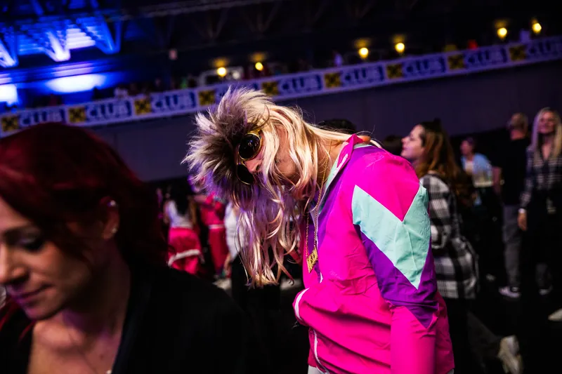 Bild 37 mit Impressionen von vergangenen Zeitreise Parties