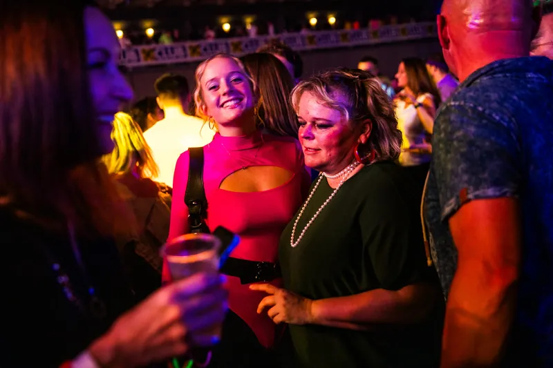 Bild 48 mit Impressionen von vergangenen Zeitreise Parties