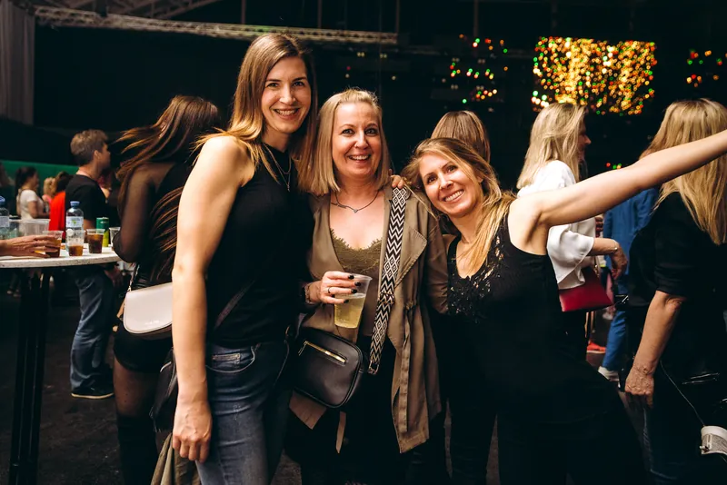Bild 76 mit Impressionen von vergangenen Zeitreise Parties
