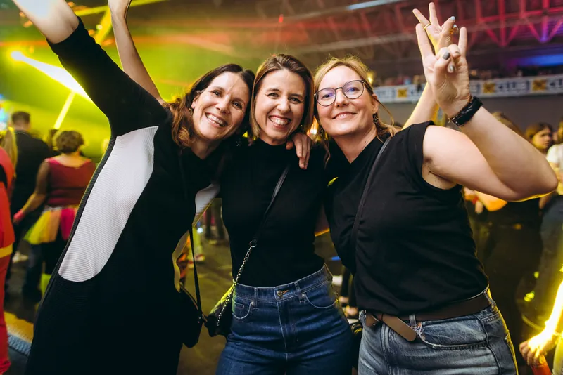 Bild 83 mit Impressionen von vergangenen Zeitreise Parties