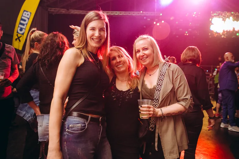 Bild 85 mit Impressionen von vergangenen Zeitreise Parties